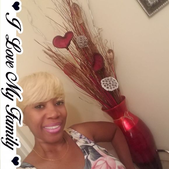 Meet your Posher, Tay - Picture 1 of 1